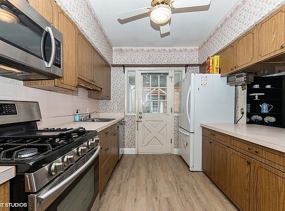 4th image of 11952 Greenwood Ave