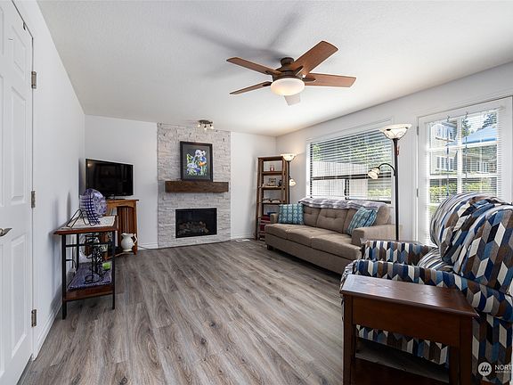 4th image of 4821 192nd Street SW