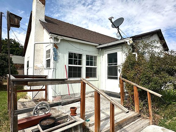 4th image of 958 N Diamond Ave