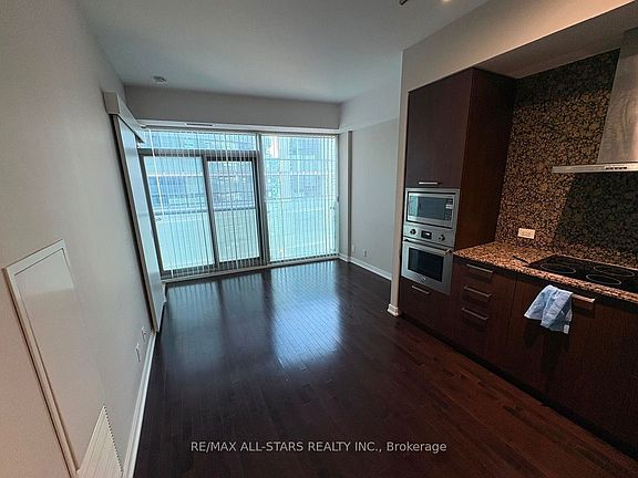3rd image of 14 York St #2209