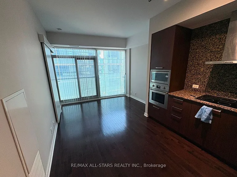 14 York St #2209 — Photo 3