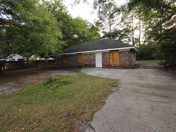 3rd image of 3326 Jules Dr