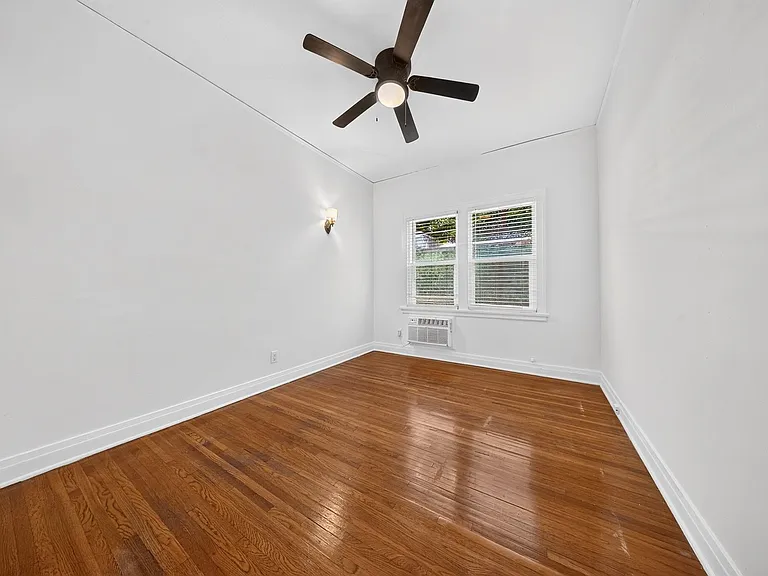 1002 N Sweetzer Ave — Photo 24