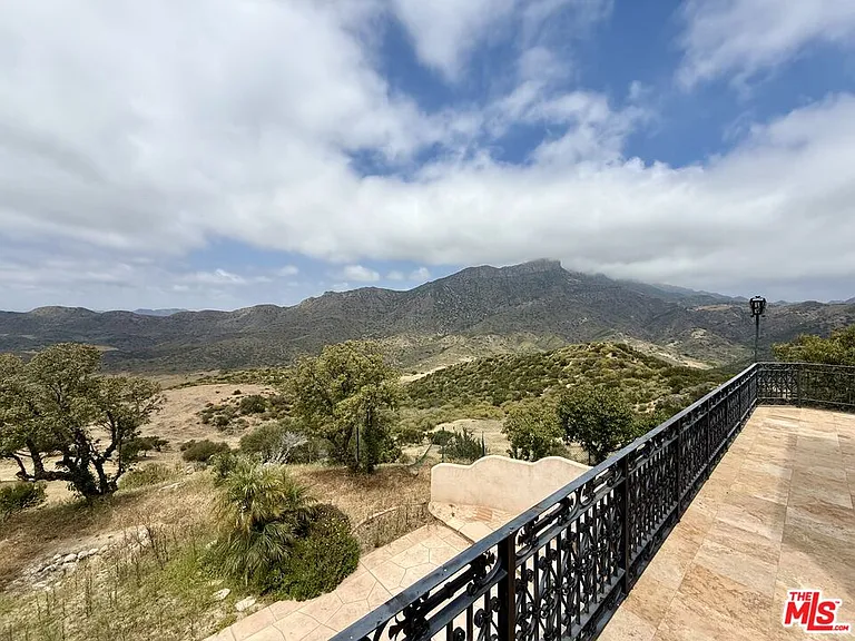10827 Pacific View Dr — Photo 15