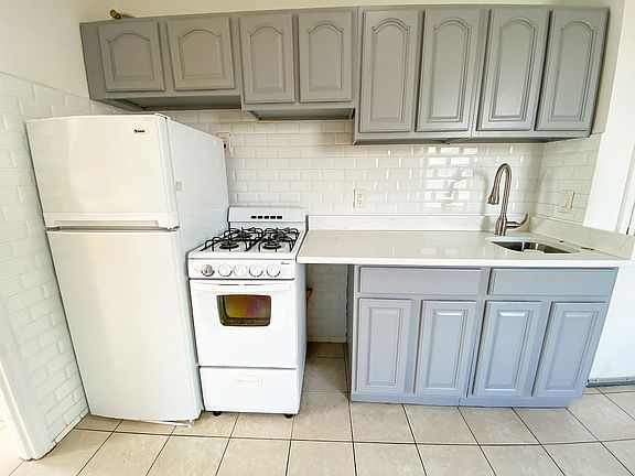 4th image of 442 E 115th St APT 5C