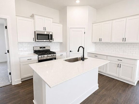 3rd image of 2230 W Post Oak Cir