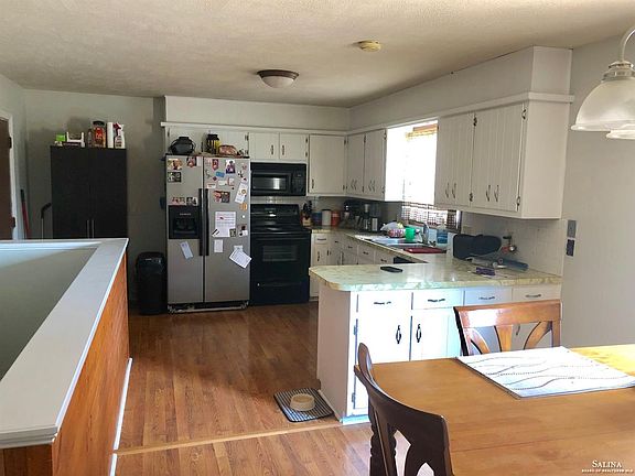 3rd image of 1815 Parkwood Dr