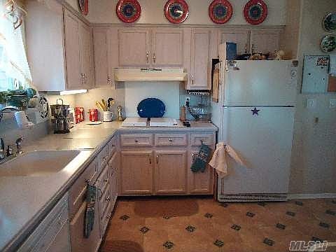 4th image of 669 New York Ave