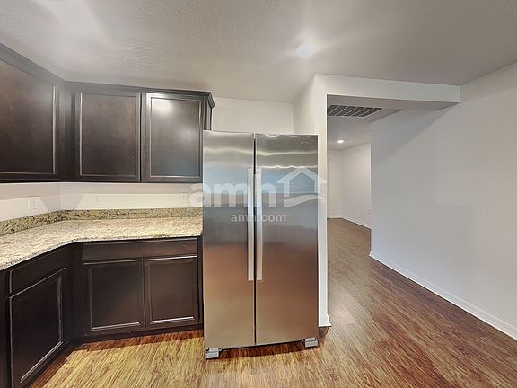 4th image of 833 Chatham Walk Dr