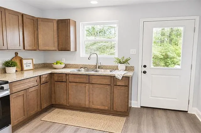 2402 Pelican St — Photo 14