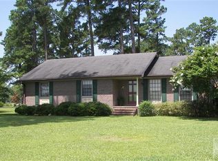 126 W Pine St, Burgaw, NC 28425