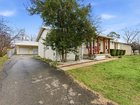 2nd image of 104 Cheryl Ct
