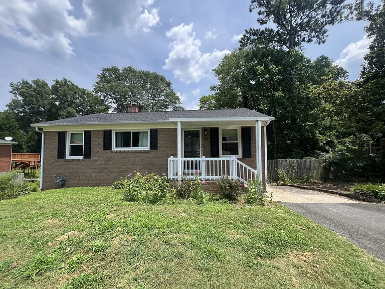 117 Marine Dr — Photo 10