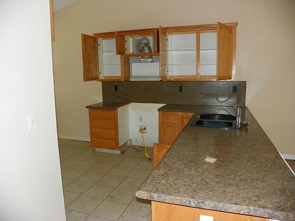 5th image of 2729 Hillcrest St