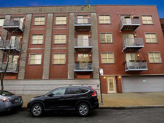 2nd image of 4616 N Kenmore Ave APT 302