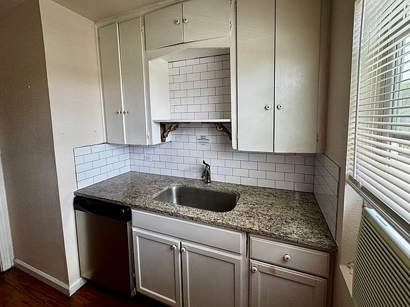 5th image of 946 W Magnolia Ave APT 4