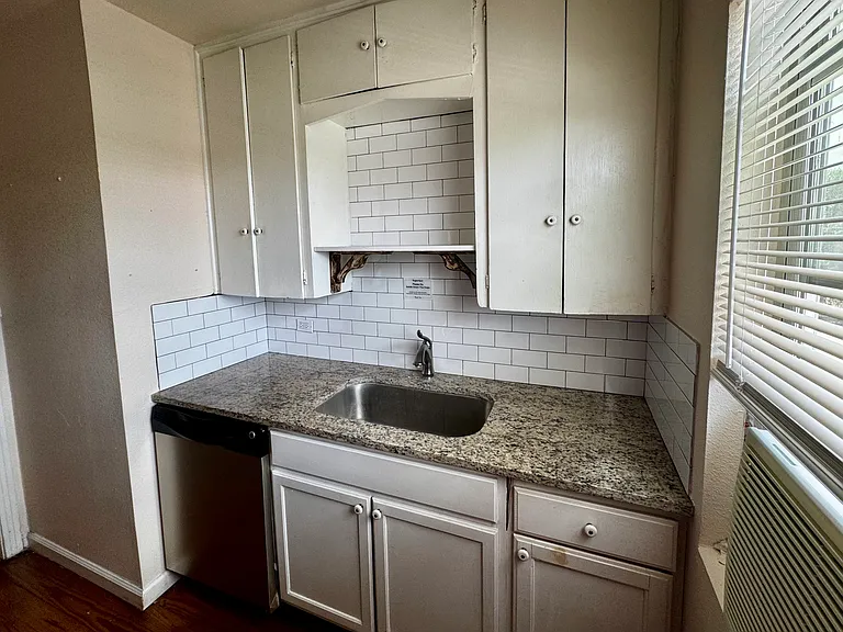 946 W Magnolia Ave #4 — Photo 5