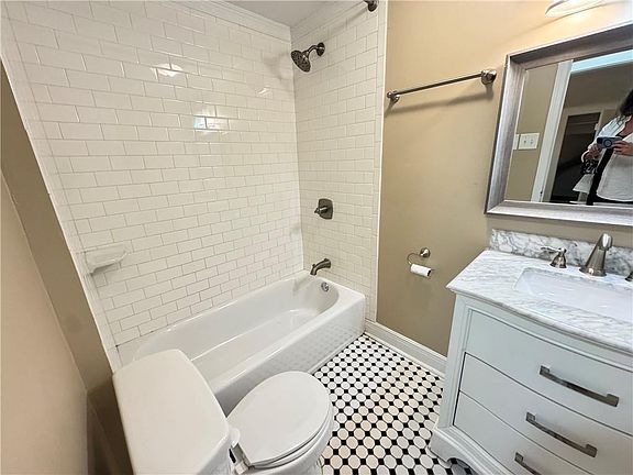 4th image of 1224 Esplanade Ave