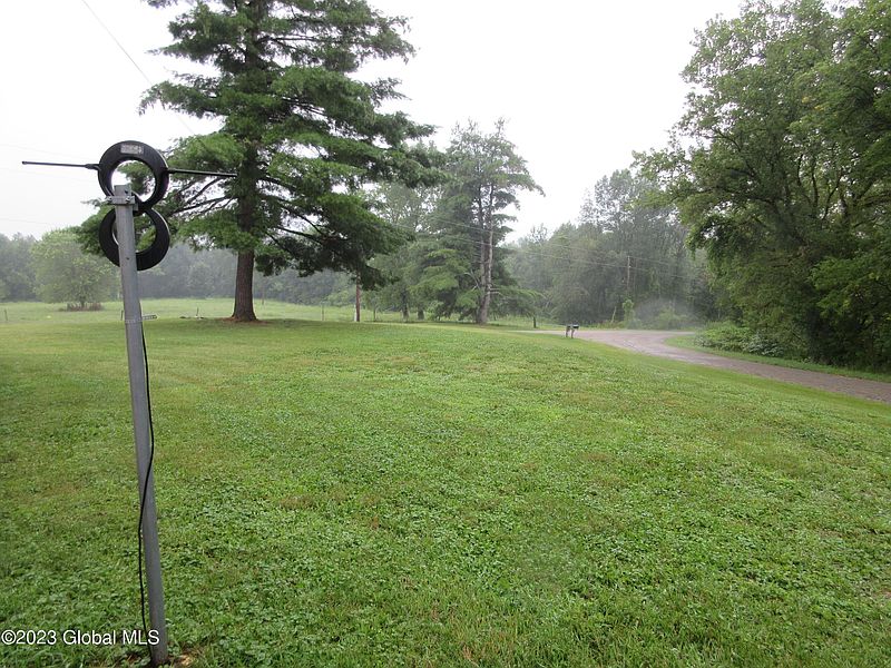 4th image of 372 Dike Road #4