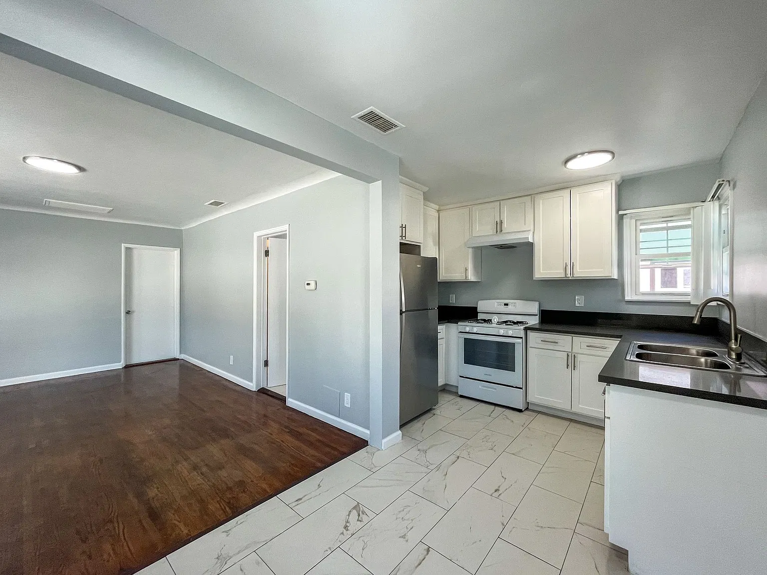 5527 W 118th — Photo 3