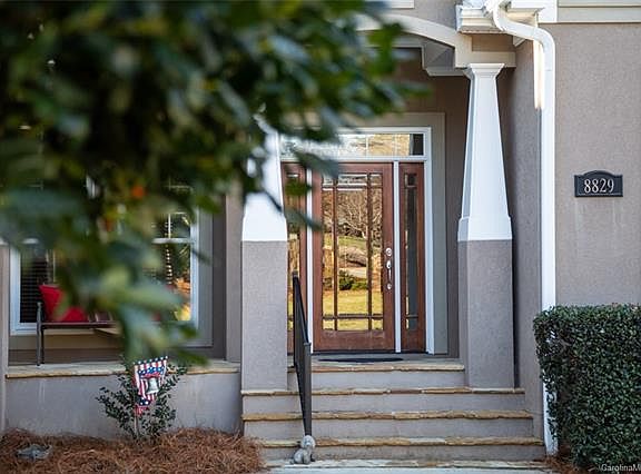 3rd image of 8829 Linden Grove Ct