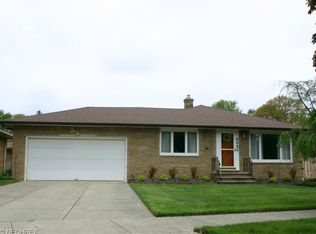 8990 Pepper Ridge Dr, Brooklyn, OH 44144