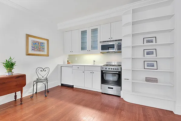 Sold by Compass | media 10