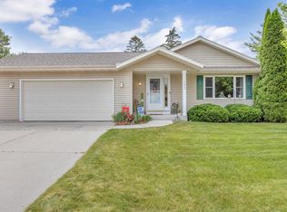 122 Foxglove Ln, Sheboygan Falls, WI 53085