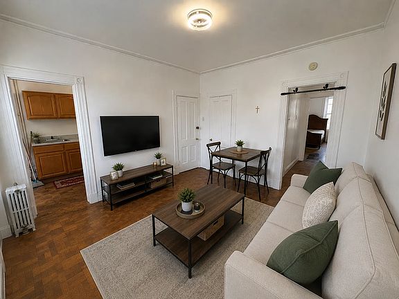 5th image of 13 Hart St #7