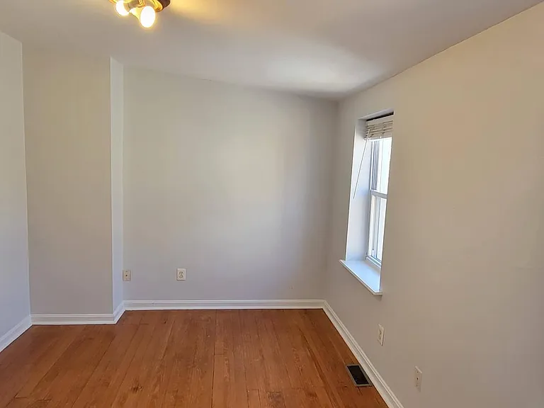926 S Hanover St — Photo 25