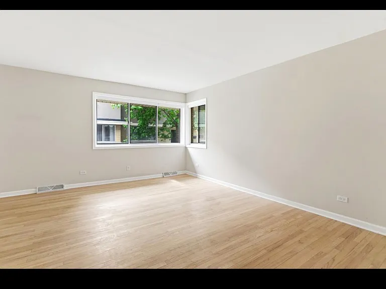 614 S Milwaukee Ave #E — Photo 3