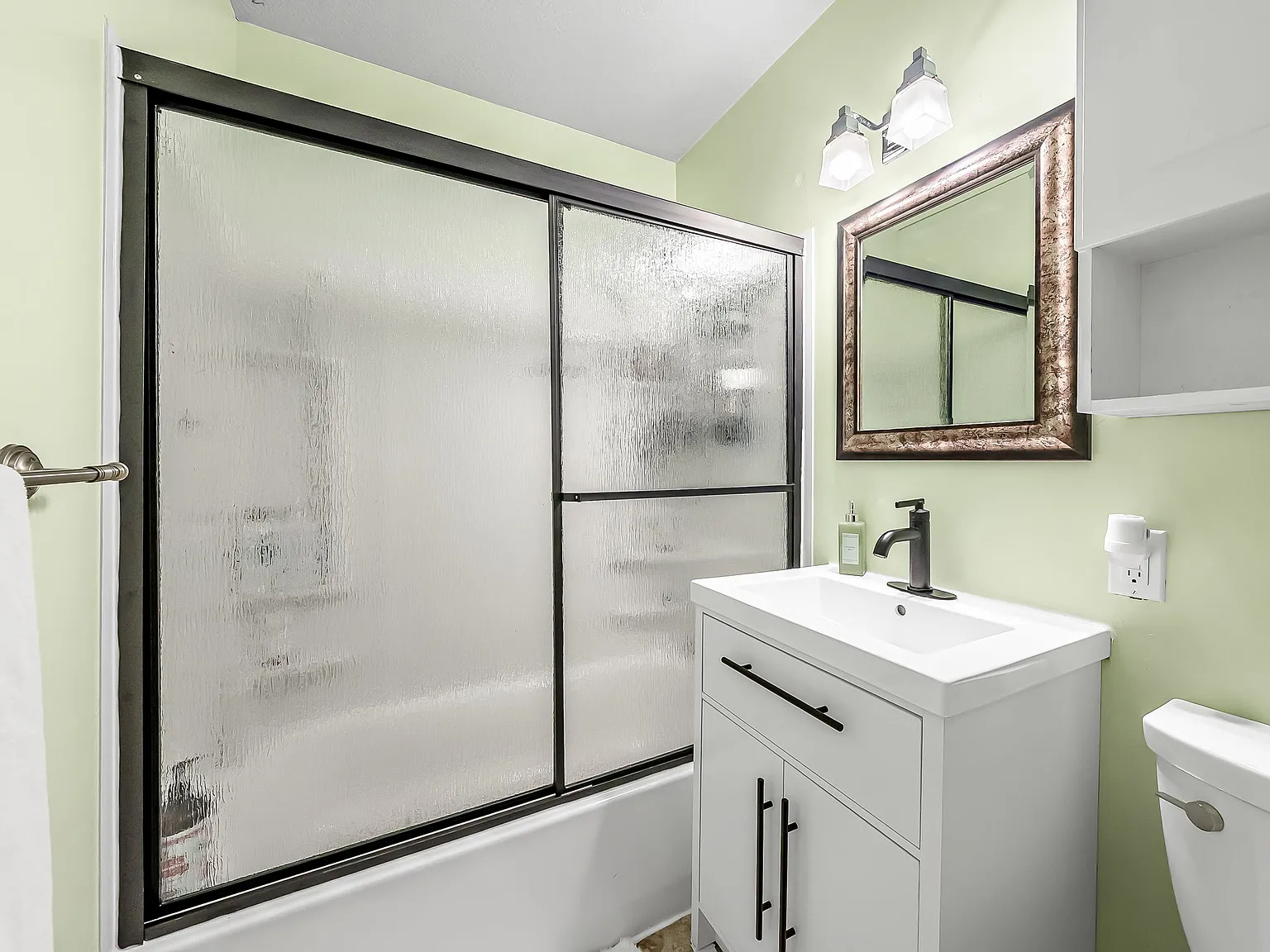 3 bed, 1935 sqft, $2,300 — Photo 4