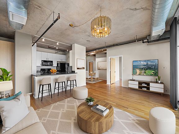 2nd image of 700 W Van Buren St APT 709
