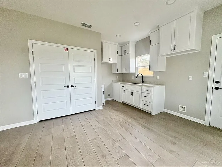 913 W 13th St #1 — Photo 3