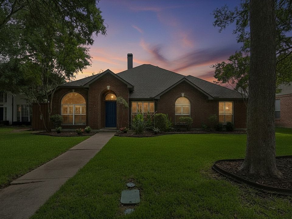 1st image of 18 Heritage Woods Pl