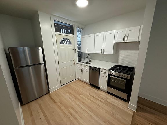 5th image of 3742 N Pine Grove Ave APT 2E