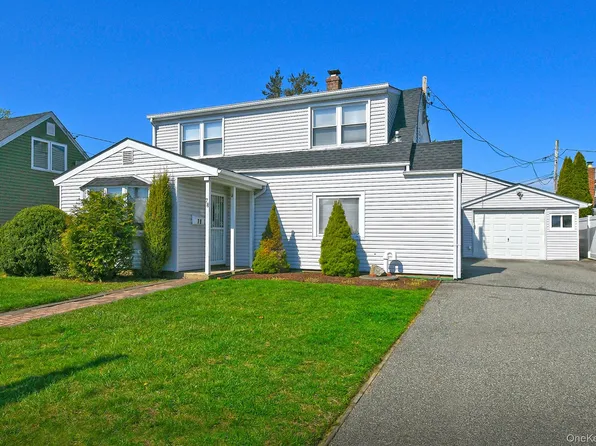 78 Center Lane, Levittown, NY 11756