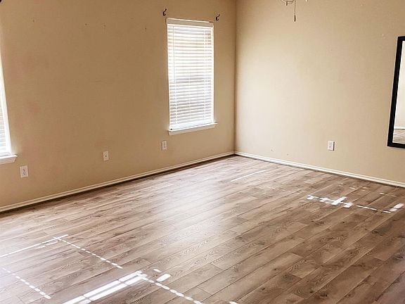 5th image of 5729 E 106th Dr