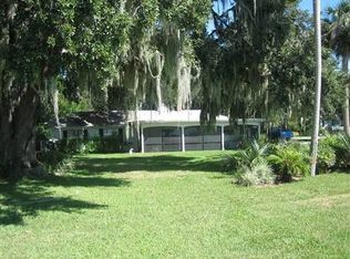 2125 Lakeshore Dr, Mount Dora, FL 32757