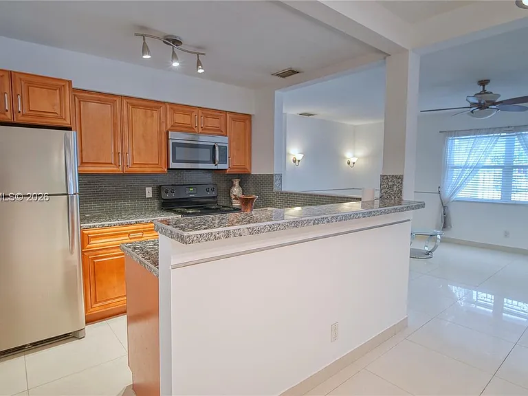 1520 N Andrews Ave — Photo 3