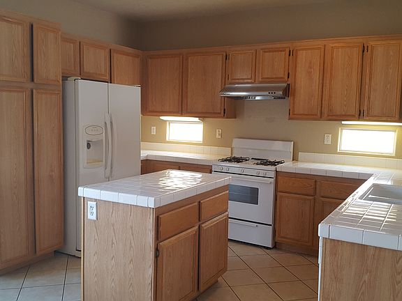 Fridge, Stove & Dishwasher Included