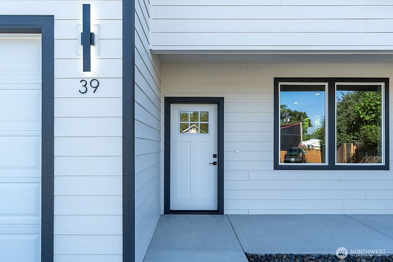 2nd image of 39 Birch Street SW