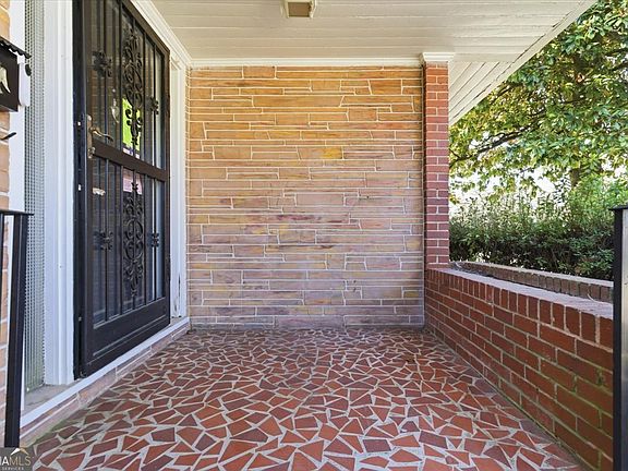 5th image of 2379 N Decatur Rd