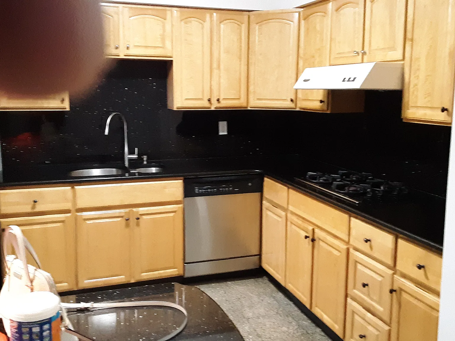 3 bed, 1080 sqft, $3,350 — Photo 3