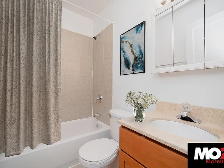 2324 W Thomas St #2R — Photo 6