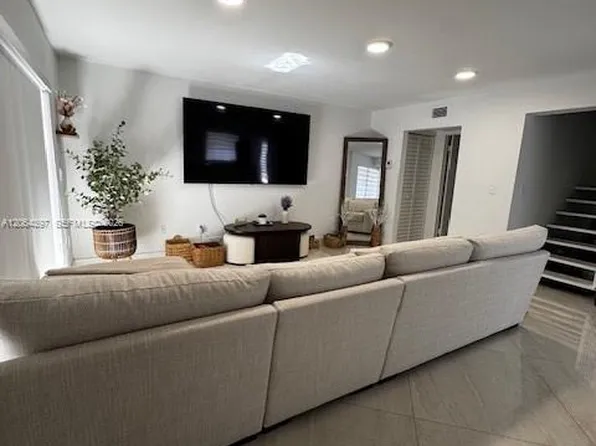 15375 SW 105th Ln APT 4, Miami, FL 33196