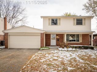 35692 Electra Dr, Sterling Heights, MI 48312