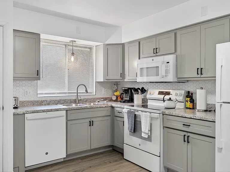 1553 Cove Ln — Photo 16