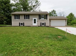 1273 Spruce Tree Ln, Amherst, OH 44001