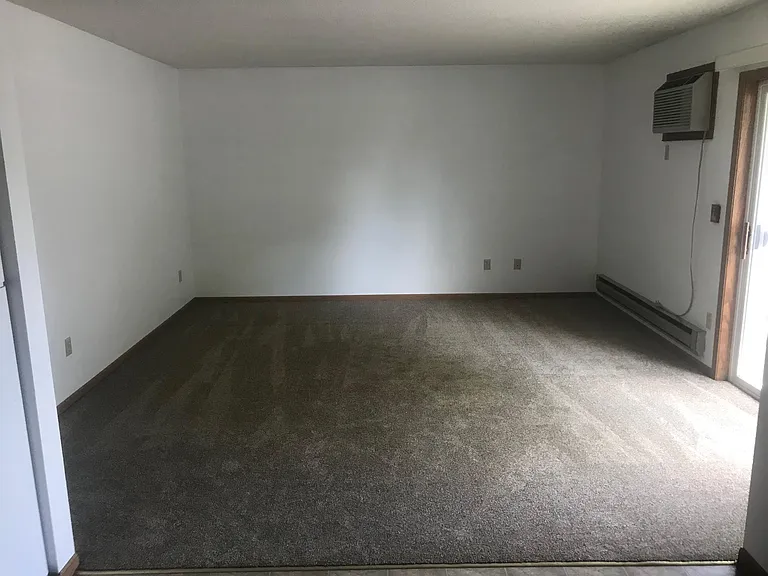 916 6th St S #2 — Photo 3